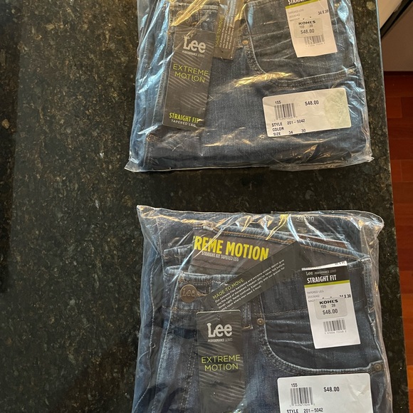 Men’s Lee jeans, 34 x 30, Extreme Motion, Straight Fit. Never been worn. - Picture 2 of 2